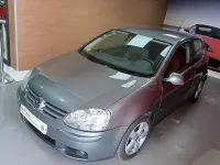 Usado VW Golf V Sportline 105 CV (77 kW) 2007 Gris / plata Berlina