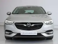 Usado Opel Insignia Selective 140 CV (102 kW) 2018 Plateado Berlina