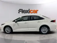 Używany Toyota Corolla 125 KM (91 kW) 2023 Biały Sedan/Limuzyna
