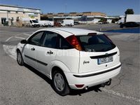 Usado Ford Focus Trend 90 CV (66 kW) 2003 Blanco Berlina