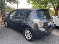 Usado Toyota Verso Active 126 CV (92 kW) 2011 Gris / plata Monovolumen