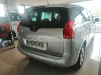 Usado Peugeot 5008 Active 115 CV (84 kW) 2014 Gris / plata Monovolumen
