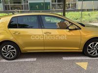 Usado VW Golf Sportsvan 115 CV (84 kW) 2017 Amarillo Monovolumen