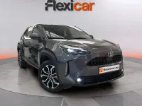Usado Toyota Yaris Style 116 CV (85 kW) 2022 Gris Utilitario