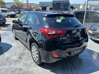 Usado Hyundai i30 100 CV (73 kW) 2014 Negro Berlina