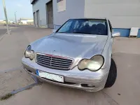 Usado Mercedes C220 Elegance 143 CV (105 kW) 2002 Gris / plata Berlina
