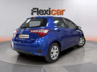 Usado Toyota Yaris Hybrid Active 100 CV (73 kW) 2020 Azul Berlina