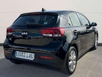 Käytetty Kia Rio 101 HP (74 kW) 2022 Musta Sedan