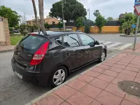 Usado Hyundai i30 Comfort 90 HP (66 kW) 2010 Castanho Sedan