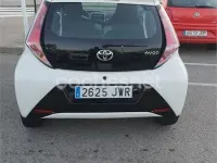 Usado Toyota Aygo X-play 69 CV (50 kW) 2017 Blanco Utilitario