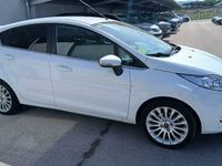 Begagnad Ford Fiesta Titanium 69 HK (50 kW) 2011 Vit Halvkombi