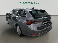 Usado Skoda Octavia Ambition 115 CV (84 kW) 2023 Gris / plata Familiar