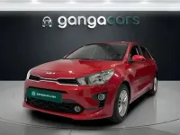 Usado Kia Rio 101 CV (74 kW) 2023 Rojo Berlina