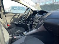 Usado Ford Focus Trend 125 CV (91 kW) 2012 Gris / plata Berlina