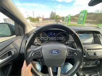 Usado Ford Focus Trend 125 CV (91 kW) 2018 Gris / plata Berlina