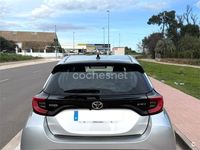 Usado Toyota Yaris Hybrid Active 116 CV (85 kW) 2025 Gris / plata Berlina