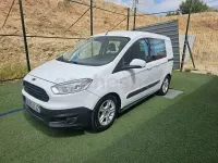Usado Ford Tourneo Courier Trend 75 CV (55 kW) 2018 Blanco Monovolumen