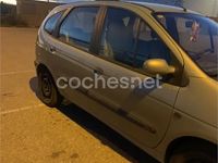 Usado Renault Scénic Dynamique 98 CV (72 kW) 2003 Verde Monovolumen