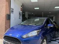 Usado Ford Fiesta Trend 82 CV (60 kW) 2016 Azul Utilitario