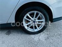 Usado Ford Focus Trend 100 CV (73 kW) 2015 Gris / plata Berlina