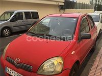 Usado Toyota Yaris Sol 86 CV (63 kW) 2000 Rojo Berlina