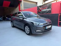 Usado Hyundai i20 75 CV (55 kW) 2016 Gris Utilitario