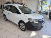 Usado Renault Kangoo 95 CV (69 kW) 2025 Blanco Monovolumen