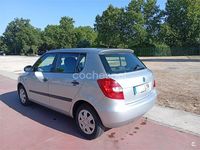 Usado Skoda Fabia 60 HP (44 kW) 2011 Cinzento Sedan