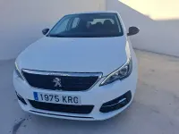 Usado Peugeot 308 Allure 130 CV (95 kW) 2018 Blanco Berlina