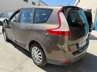 Usado Renault Grand Scénic Expression 110 CV (80 kW) 2010 Beige Monovolumen