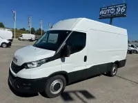 Begagnad Iveco Daily 156 HK (114 kW) 2022 Vit Sedan