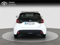 Usado Toyota Yaris Hybrid Active 116 CV (85 kW) 2022 Blanco Utilitario