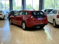 Usado Volvo V60 Kinetic 163 CV (119 kW) 2012 Rojo Familiar