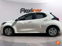 Usado Toyota Yaris Hybrid Active 116 CV (85 kW) 2022 Blanco Utilitario
