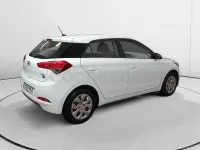 Usado Hyundai i20 90 CV (66 kW) 2018 Blanco Berlina