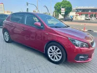 Usado Peugeot 308 Style 100 CV (73 kW) 2020 Granate Berlina