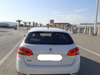Usado Peugeot 308 SW Access 100 CV (73 kW) 2019 Blanco Familiar