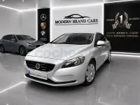 Usado Volvo V40 Momentum 120 CV (88 kW) 2018 Gris / plata Berlina
