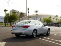 Usado Infiniti Q50 170 CV (125 kW) 2015 Gris / plata Berlina