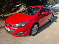 Usado Opel Astra Selective 110 CV (80 kW) 2014 Rojo Utilitario