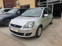 Usado Ford Fiesta Ambiente 68 CV (50 kW) 2006 Gris / plata Utilitario