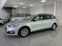 Usado Ford Mondeo Trend 150 CV (110 kW) 2021 Gris / plata Familiar