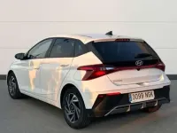 Usado Hyundai i20 80 CV (58 kW) 2025 Blanco Utilitario