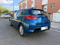 Usado Toyota Auris Active 132 CV (97 kW) 2015 Azul Berlina