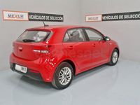 Usado Kia Rio 84 CV (61 kW) 2023 Granate Berlina