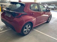 Usado Toyota Yaris Hybrid Active 116 CV (85 kW) 2025 Rojo Utilitario