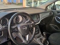 Usado Opel Astra Selective 110 CV (80 kW) 2017 Gris / plata Familiar
