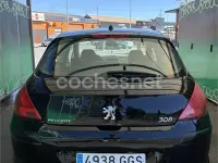 Usado Peugeot 308 90 CV (66 kW) 2008 Negro Berlina