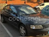 Usado VW Passat Trendline 130 CV (95 kW) 2000 Negro Familiar