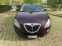 Usado Lancia Delta 120 CV (88 kW) 2009 Granate Utilitario